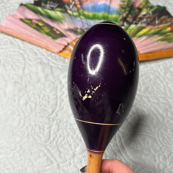 Vintage Hand-Painted Fan and Maraca Shaker Pink and dark purple - Picture 5 of 13